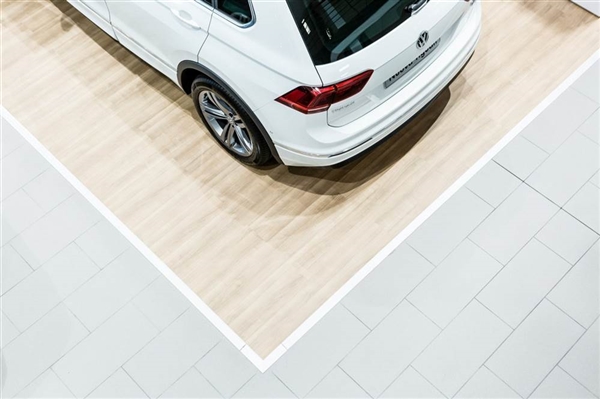 Automotive Showroom Floor And Wall Tiles 234393 